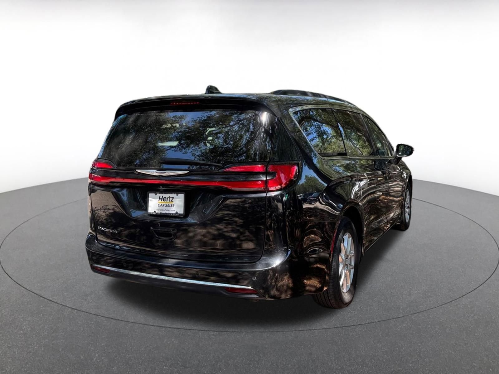 Used 2022 Chrysler Pacifica Touring-L w/ Uconnect Theater Family Group FWD image 7