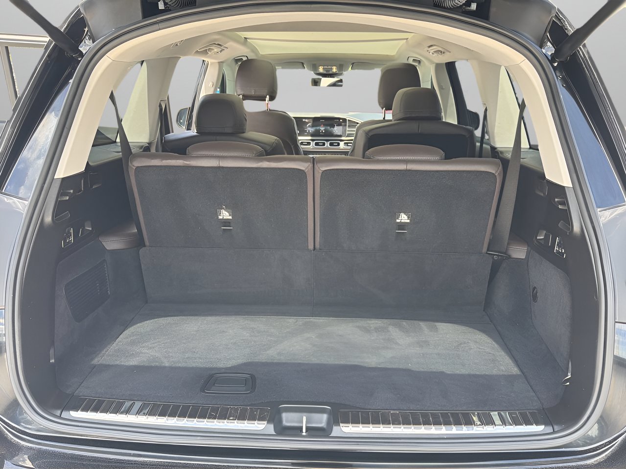 Used 2023 Mercedes-Benz GLS 450 4MATIC image 8