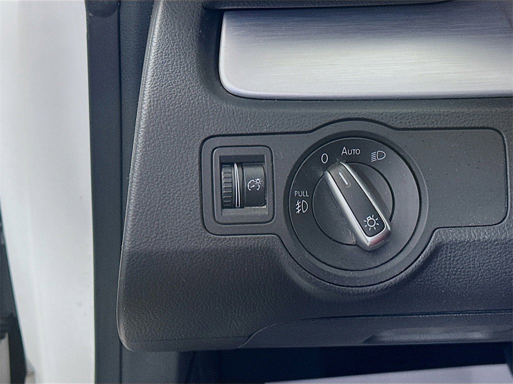 Used 2015 Volkswagen CC R-Line image 10