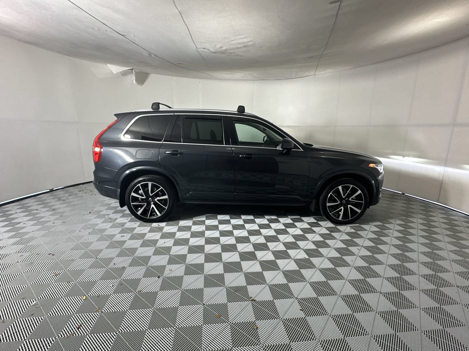 Used 2021 Volvo XC90 T6 Momentum w/ Climate Package AWD/4WD image 9