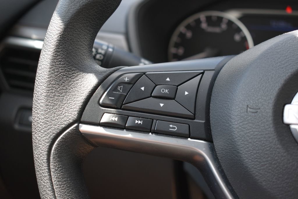 Used 2025 Nissan Altima 2.5 SV image 16