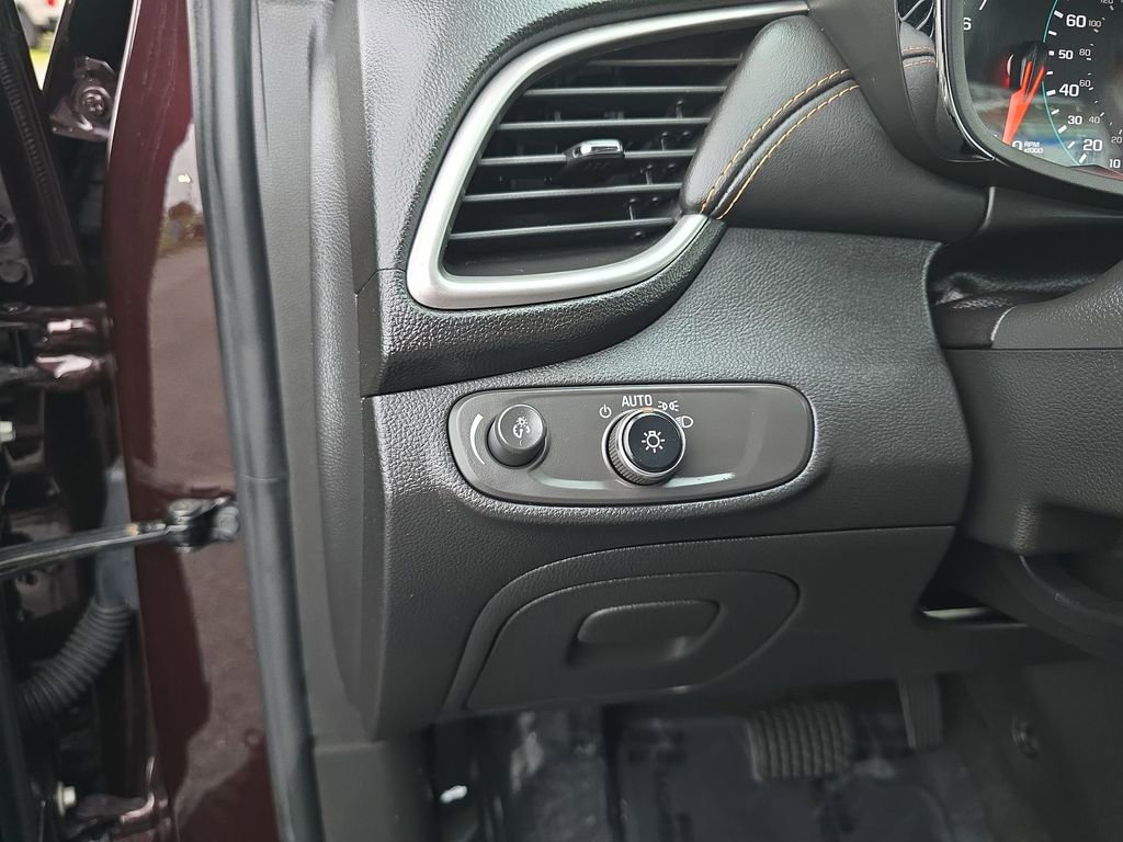 Certified 2022 Chevrolet Trax LT w/ LT Convenience Package image 19