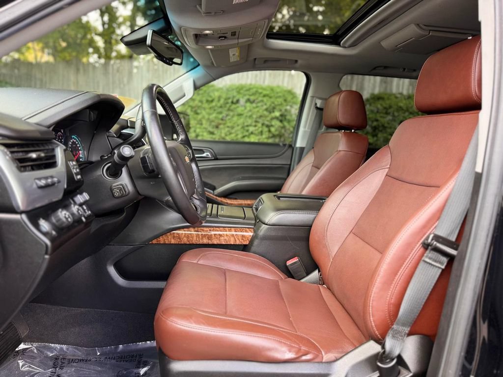 Used 2020 Chevrolet Suburban Premier w/ Premier Plus Edition AWD/4WD image 17