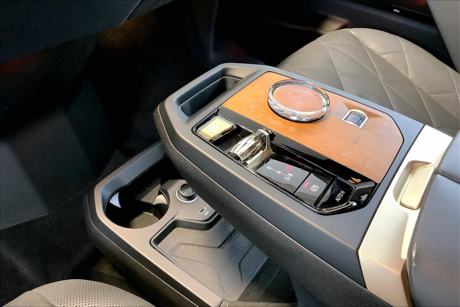 Used 2024 BMW iX M60 AWD/4WD image 16