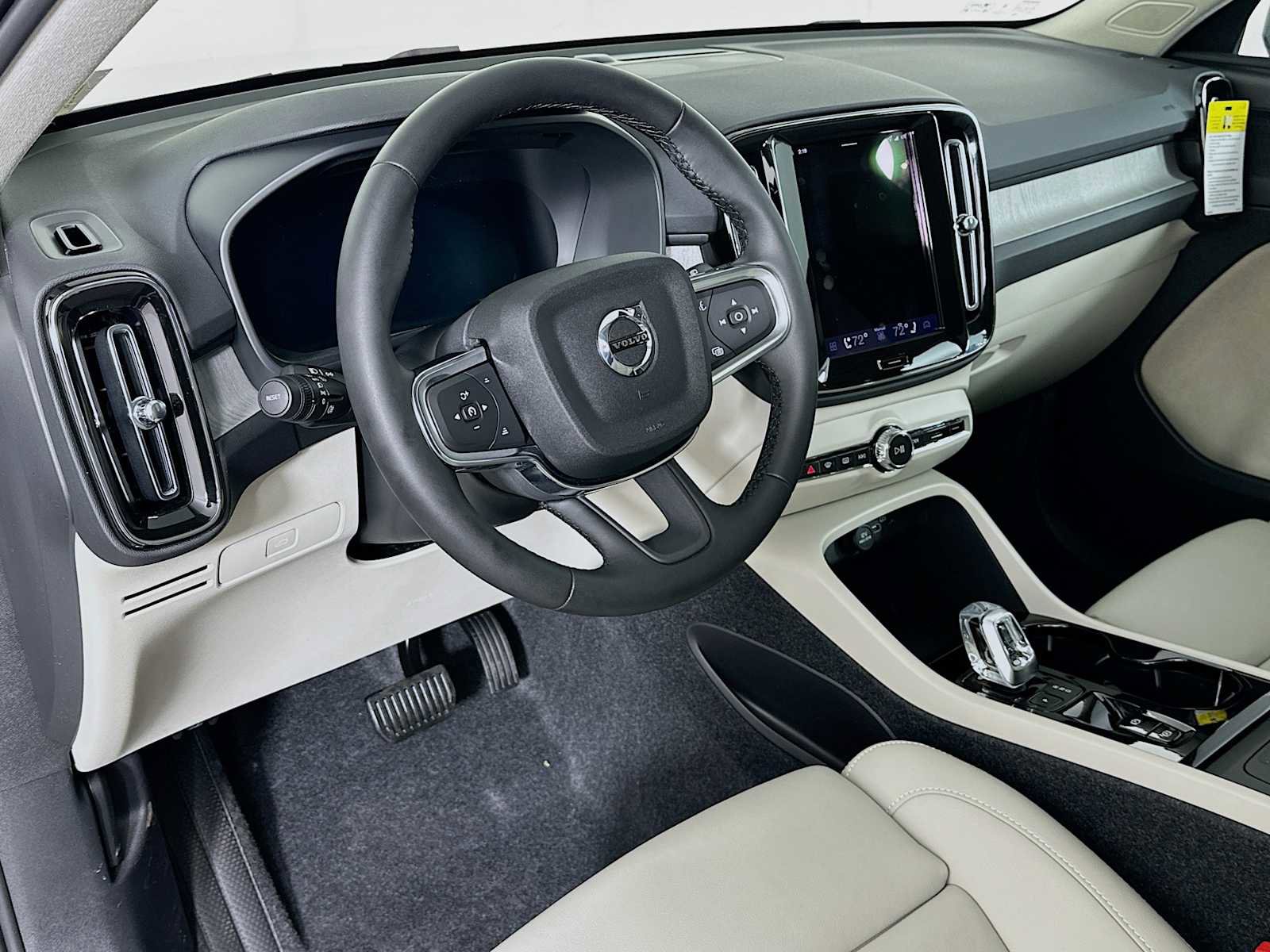 New 2026 Volvo XC40 B5 Plus w/ Protection Package Premier AWD/4WD image 9