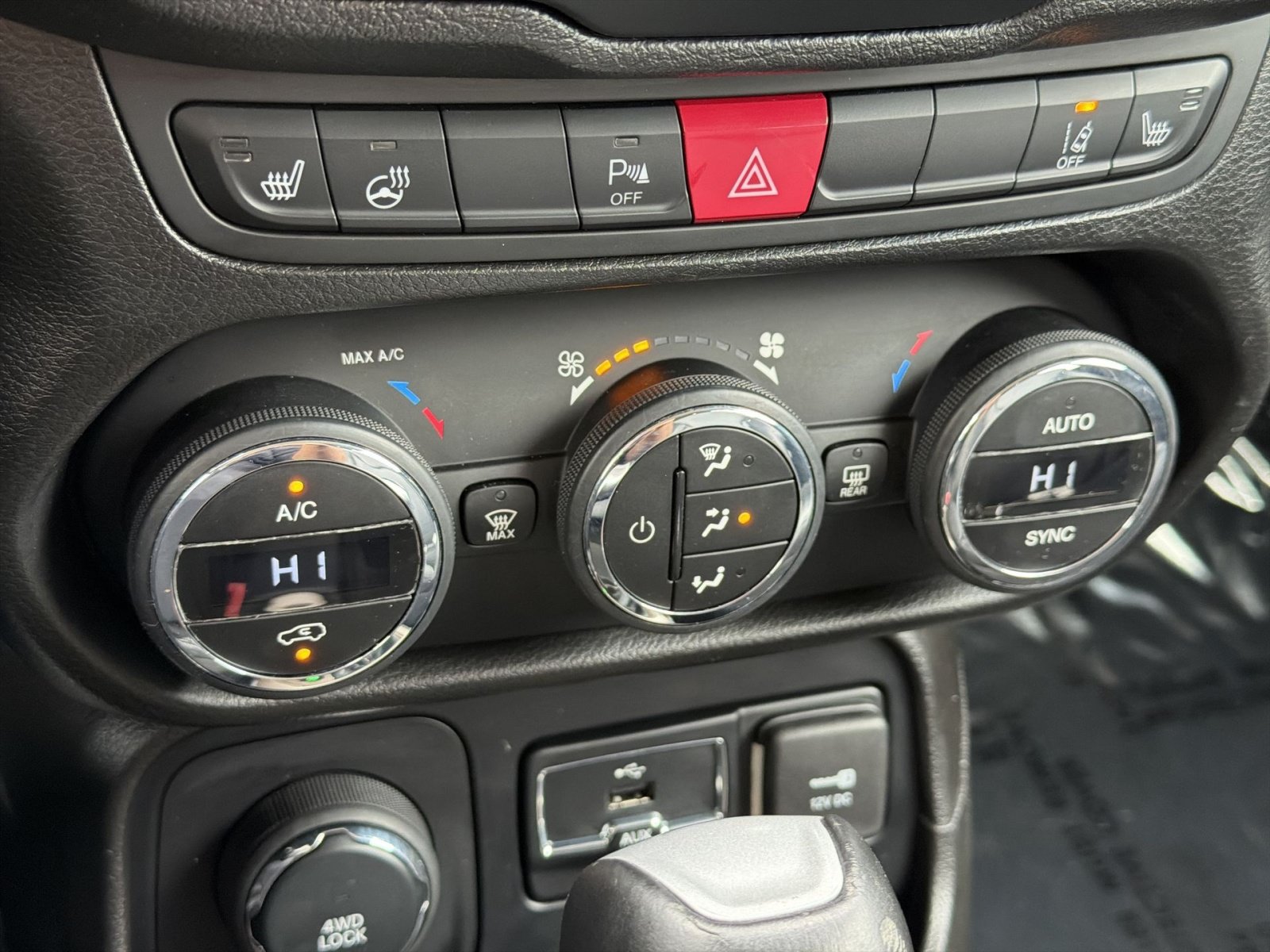Used 2017 Jeep Renegade Limited w/ Advanced Technology Group AWD/4WD image 20