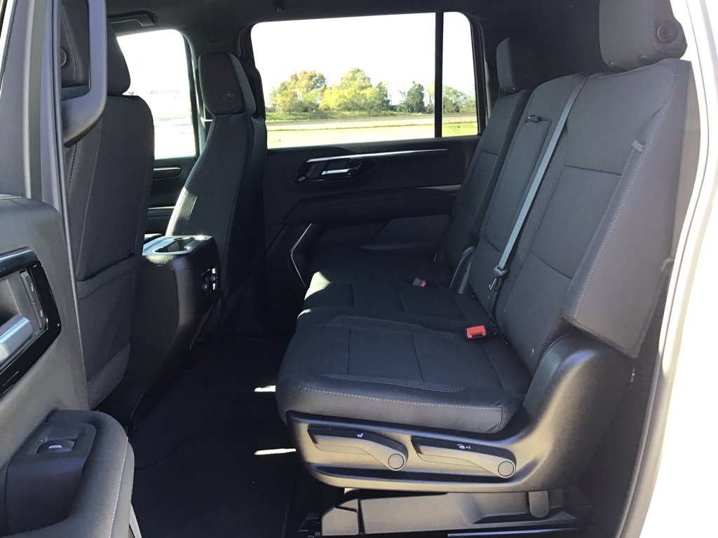 New 2026 Chevrolet Suburban LS image 16