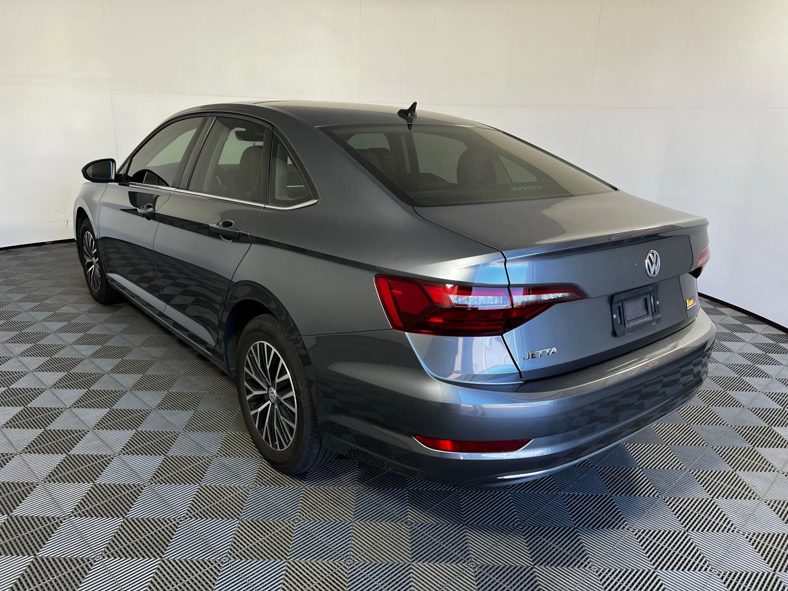 Used 2021 Volkswagen Jetta SE w/ SE Cold Weather Package image 7