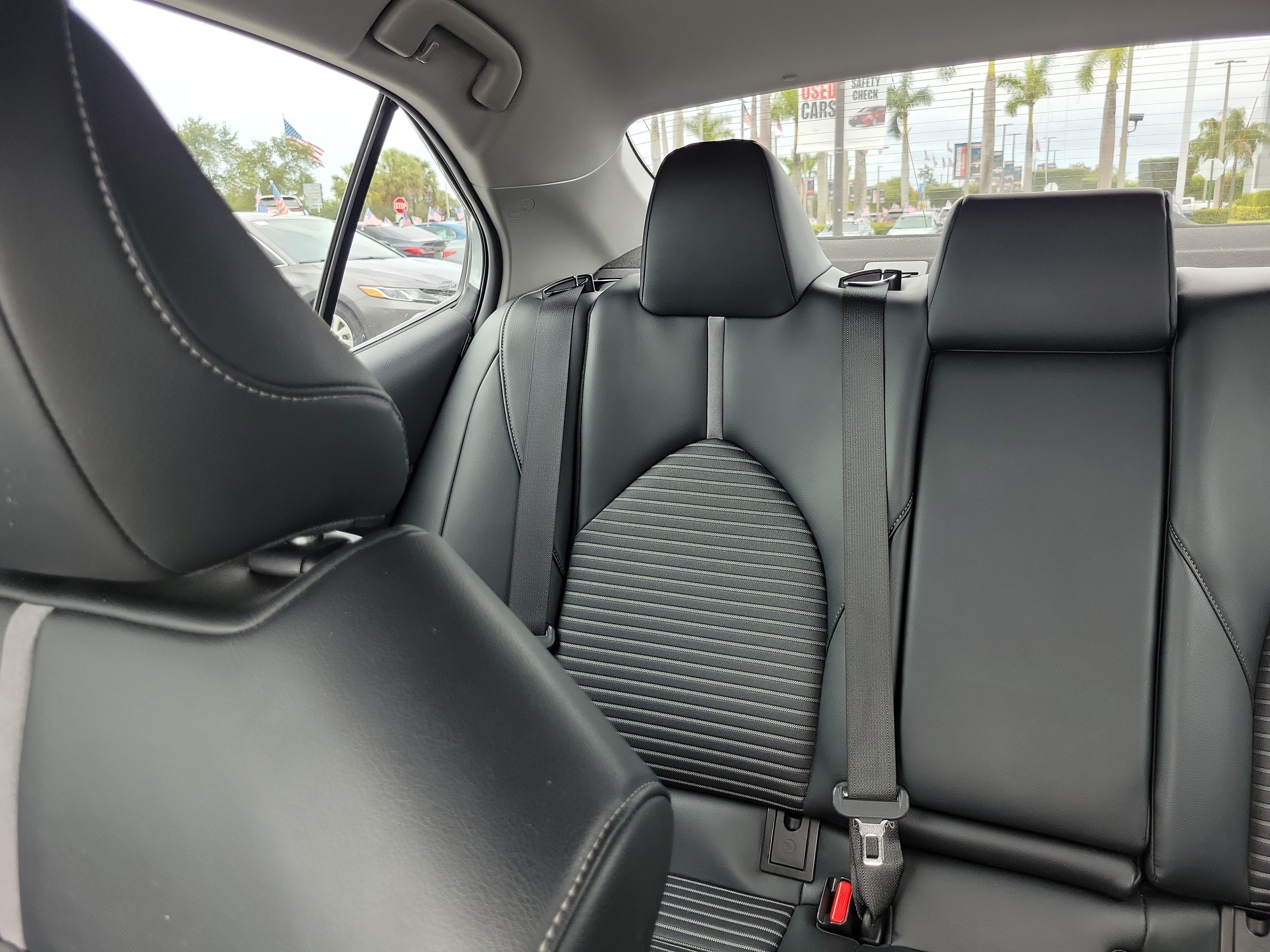 Used 2022 Toyota Camry SE FWD image 20