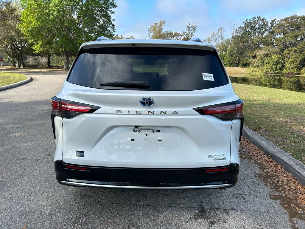 Used 2023 Toyota Sienna Platinum image 4