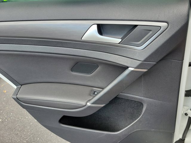 Used 2021 Volkswagen Golf 4-Door image 16