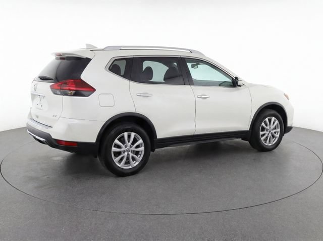 Used 2018 Nissan Rogue SV w/ Premium Package FWD image 2