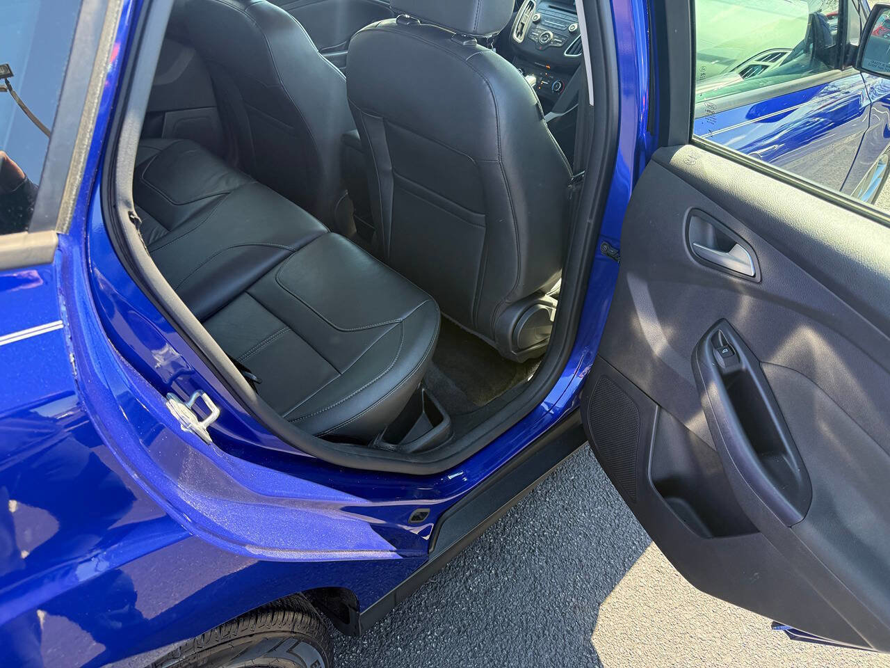 Used 2015 Ford Focus SE w/ Equipment Group 201A FWD image 10