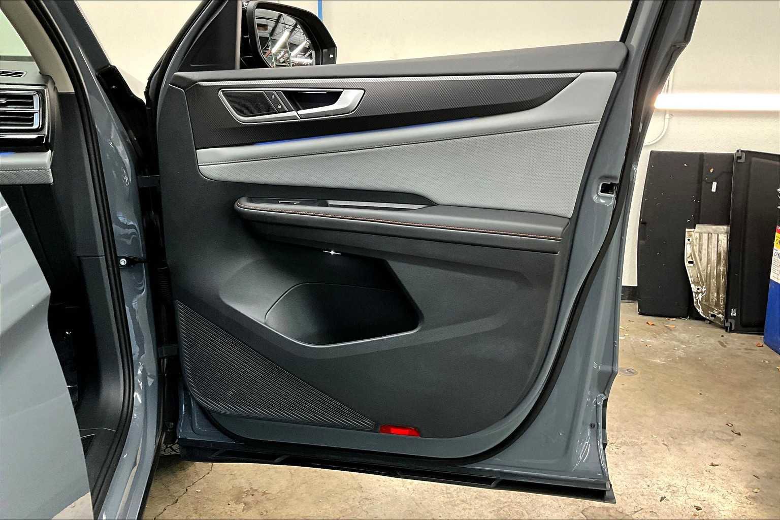 Used 2025 Volkswagen Atlas Peak Edition SE image 27