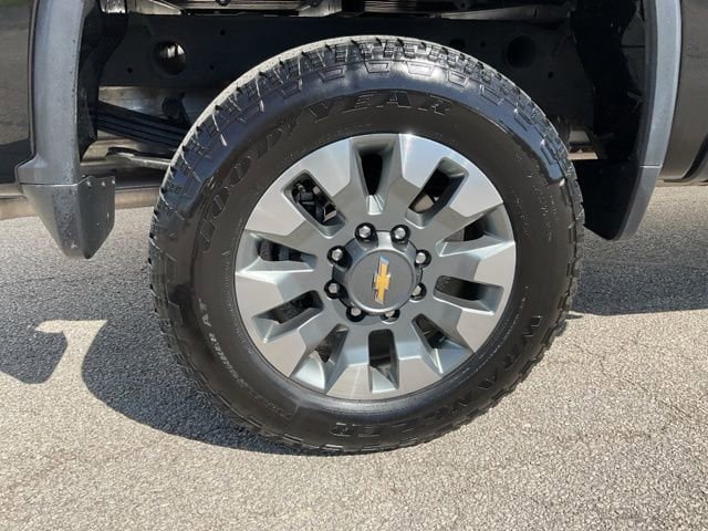 Used 2025 Chevrolet Silverado 2500 Custom w/ Custom Value Package image 12