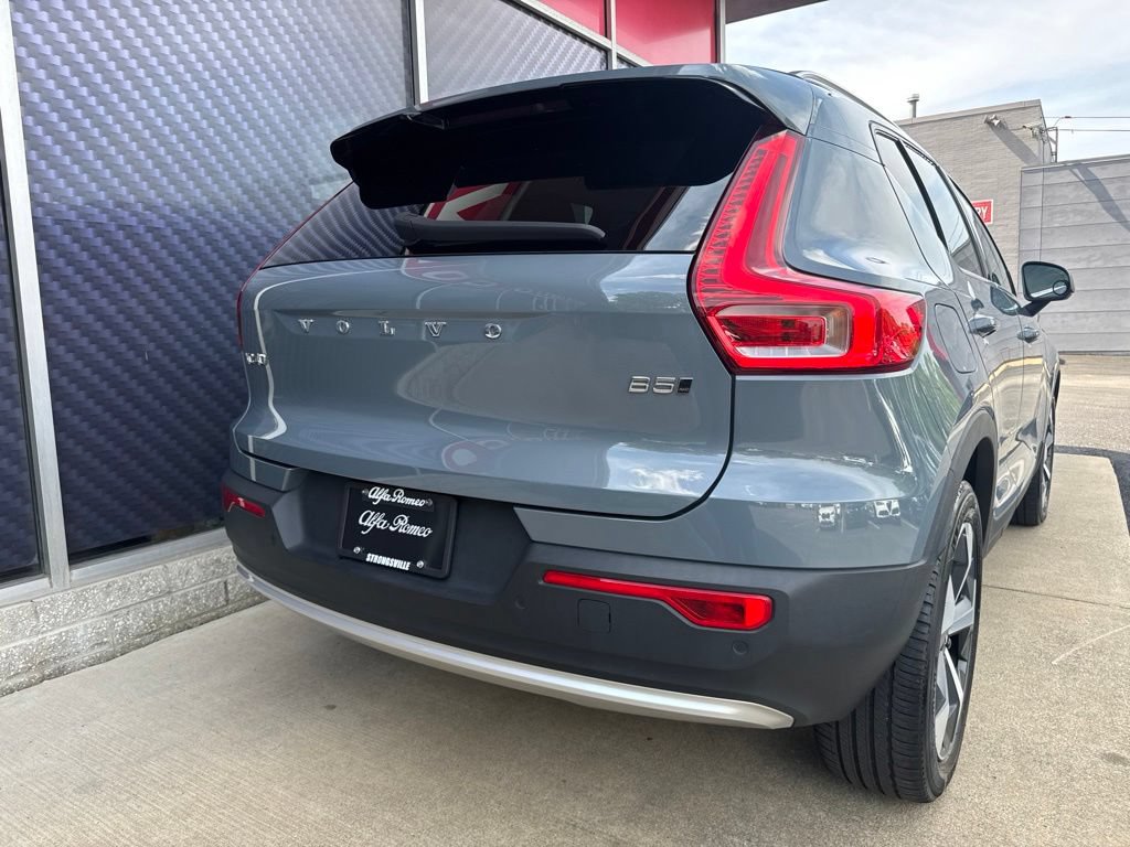 Used 2023 Volvo XC40 B5 Plus AWD/4WD image 7