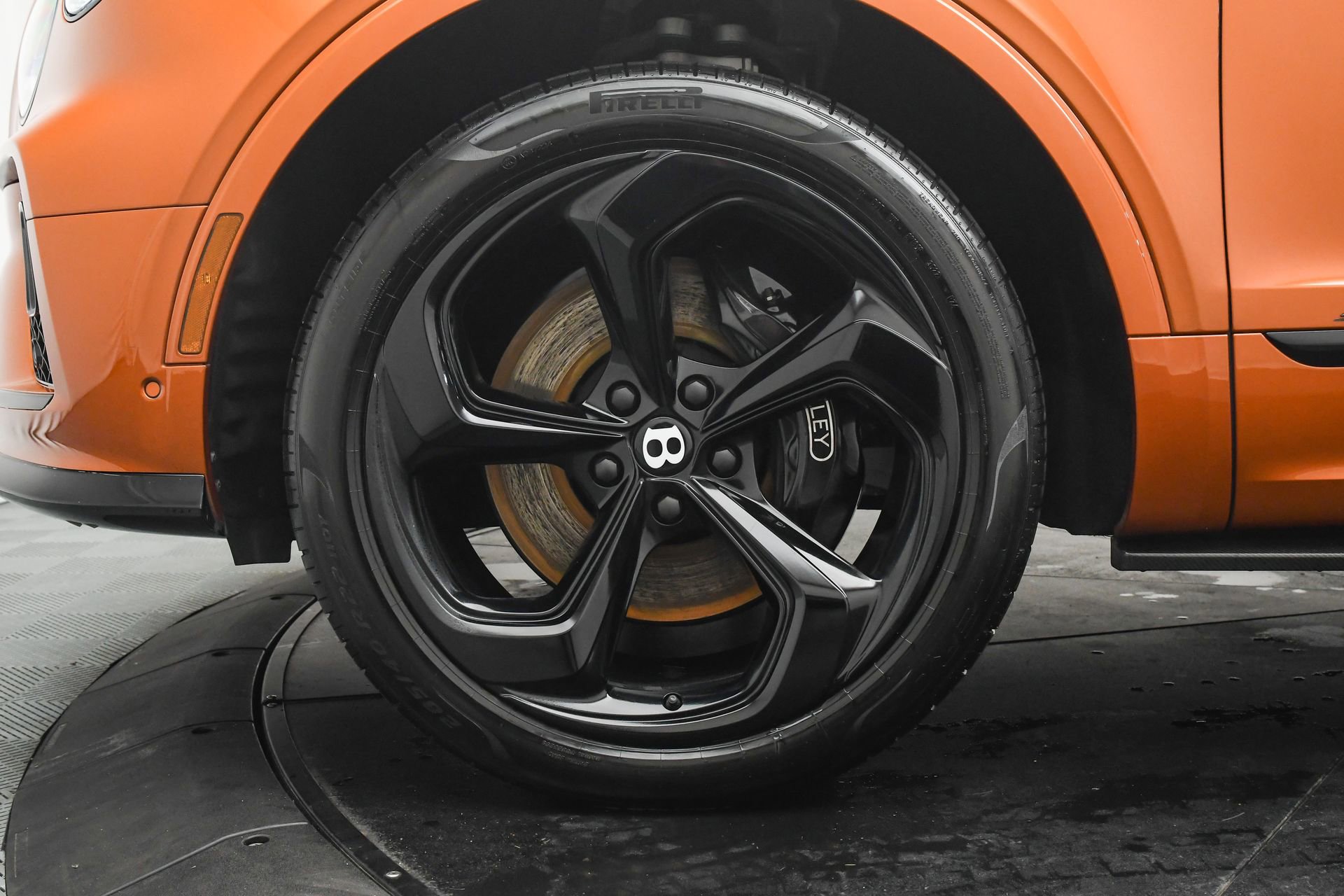 Certified 2022 Bentley Bentayga image 31