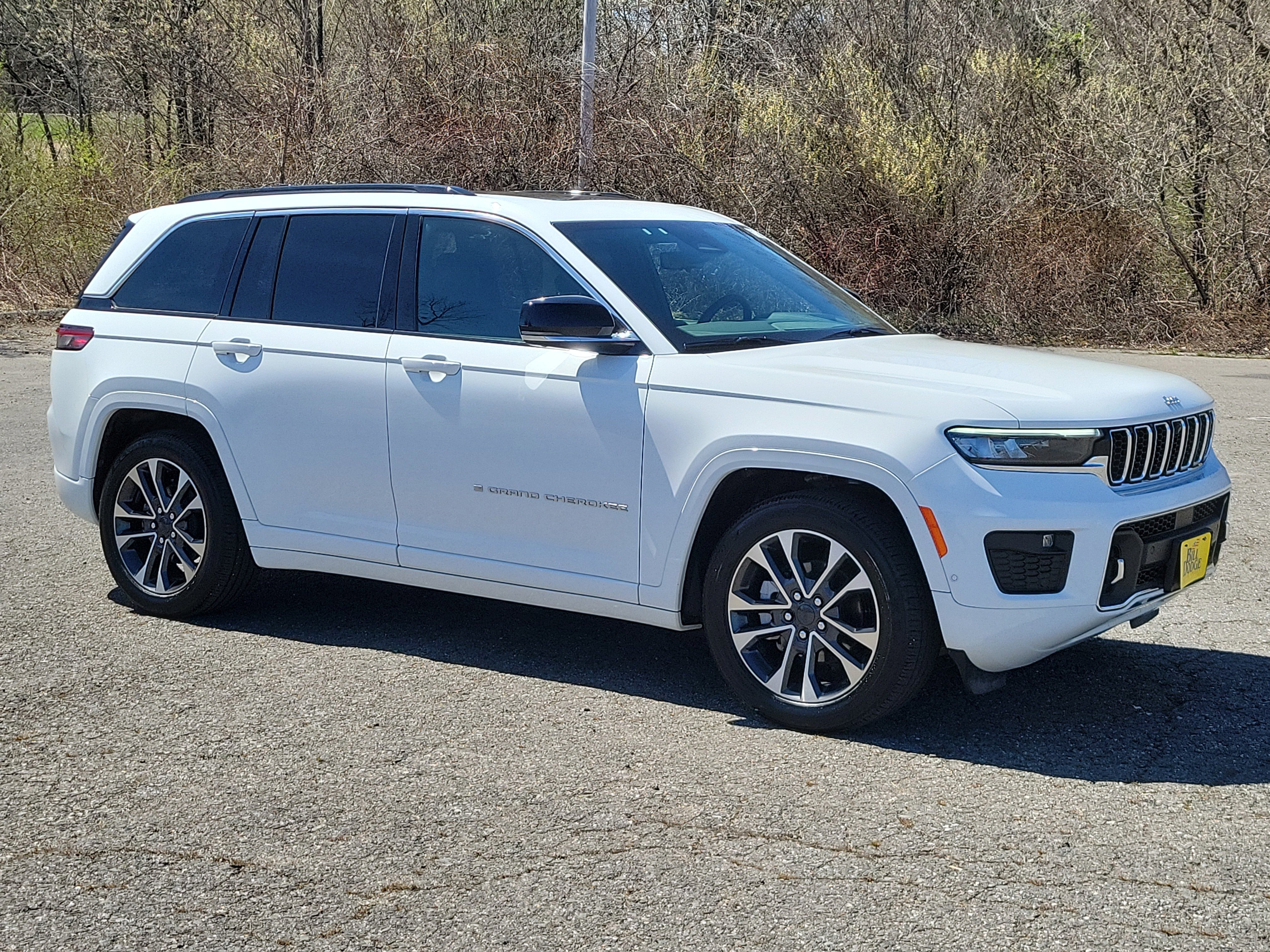 Used 2025 Jeep Grand Cherokee Overland w/ Adv Protech Group III AWD/4WD image 3