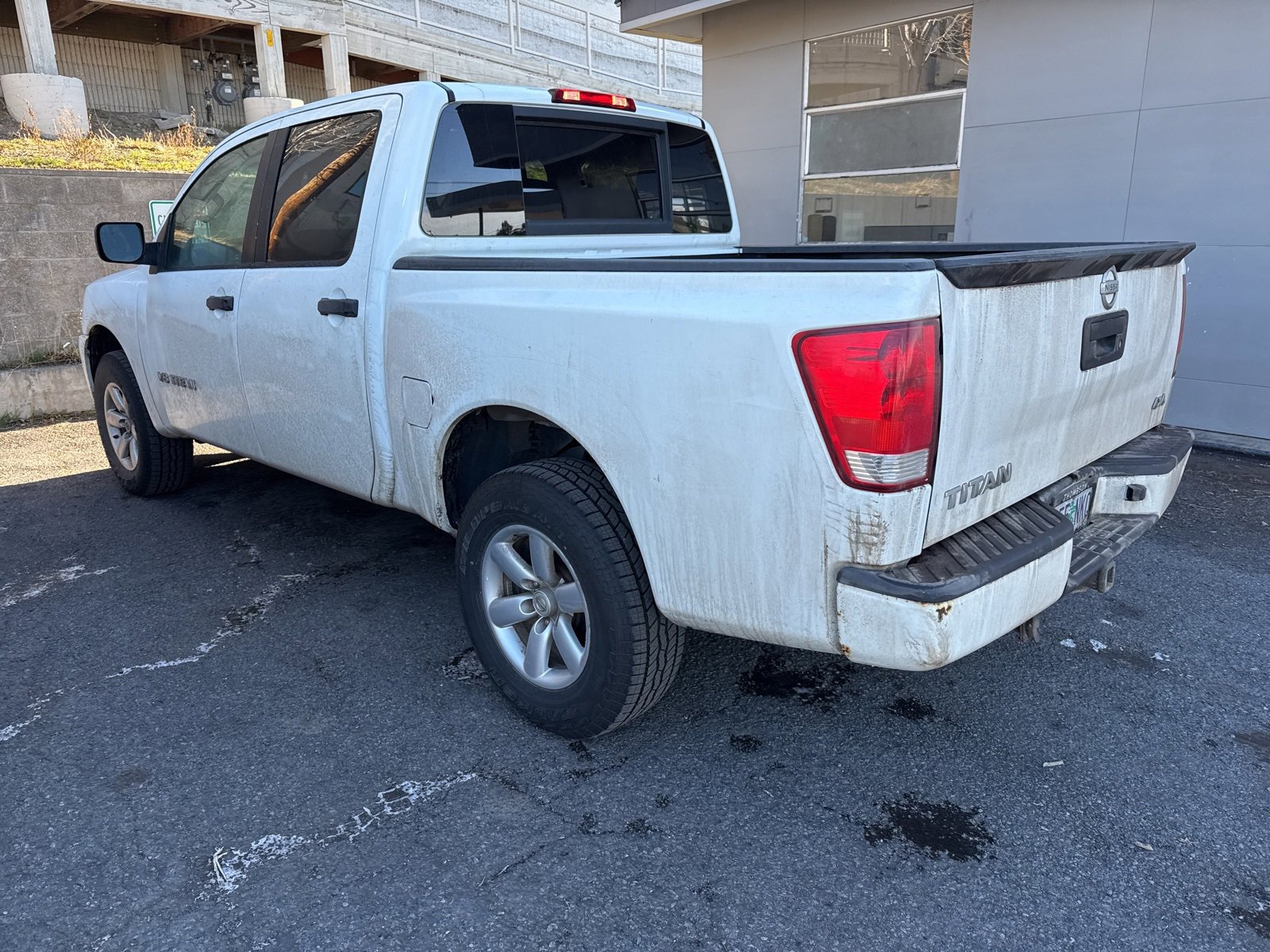 Used 2014 Nissan Titan SV image 3