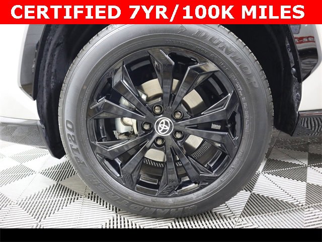 Used 2024 Toyota RAV4 SE image 29