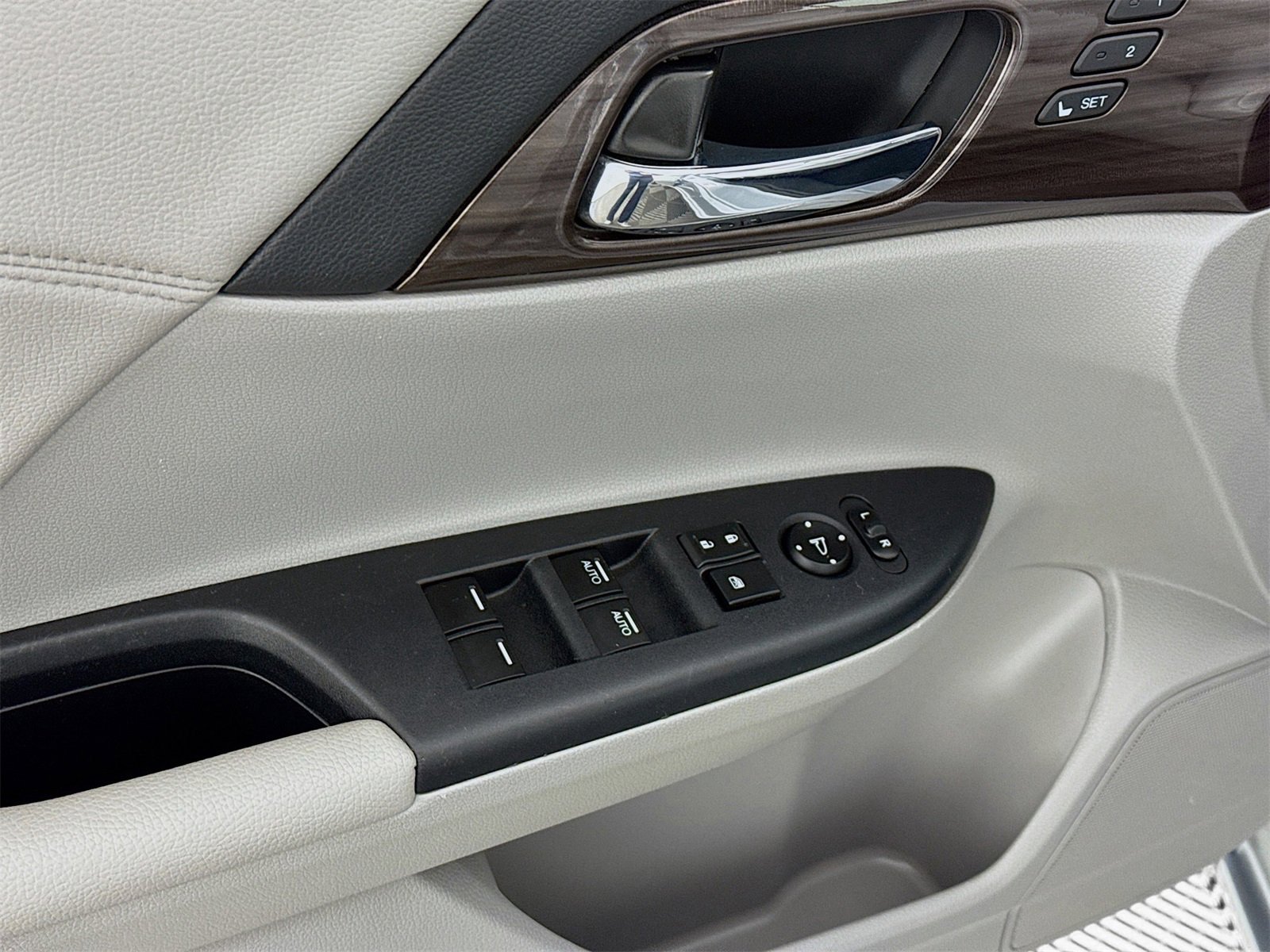 Used 2017 Honda Accord EX-L image 5