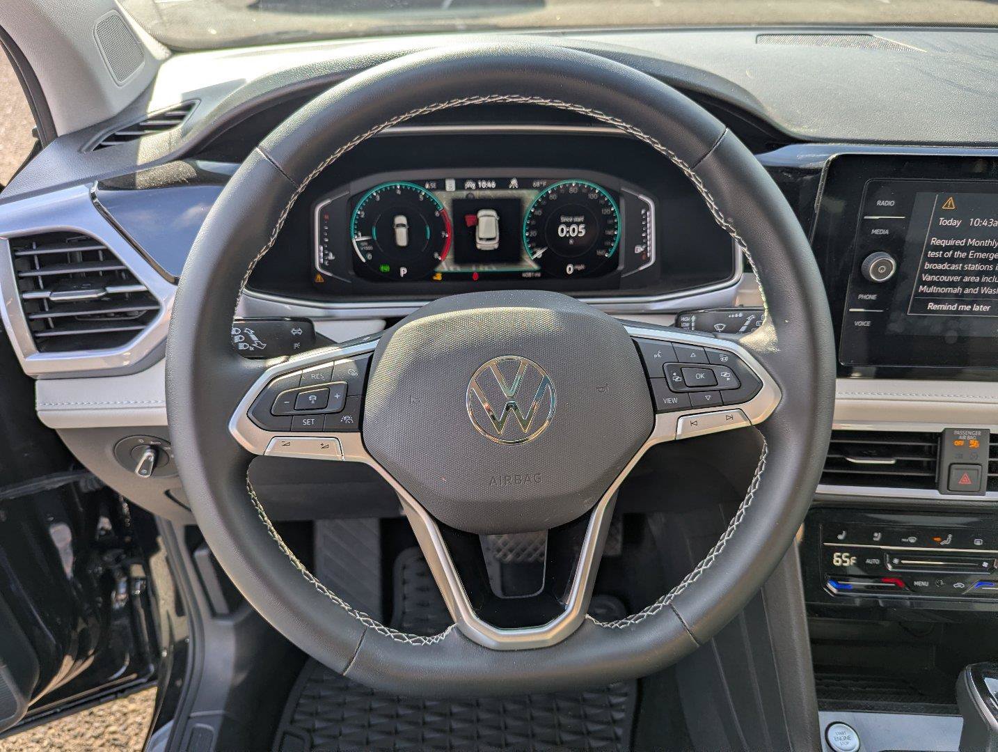 Used 2025 Volkswagen Taos SEL AWD/4WD image 13