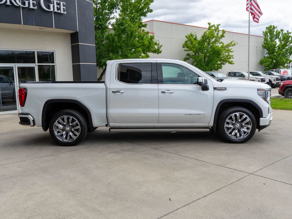 Used 2023 GMC Sierra 1500 Denali w/ Denali Reserve Package AWD/4WD image 8