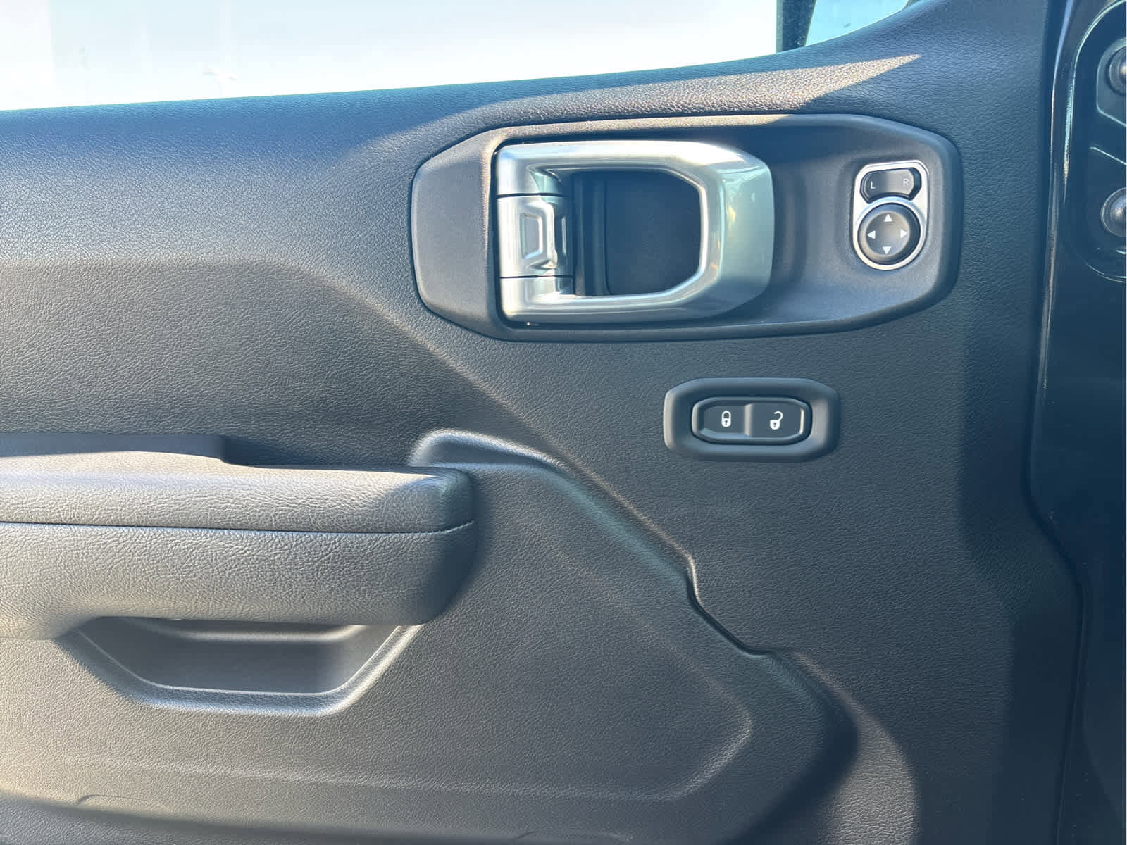 Used 2024 Jeep Wrangler Unlimited Rubicon 4xe w/ Technology Group image 19