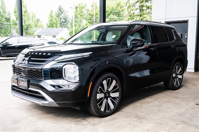 New 2025 Mitsubishi Outlander AWD image 3