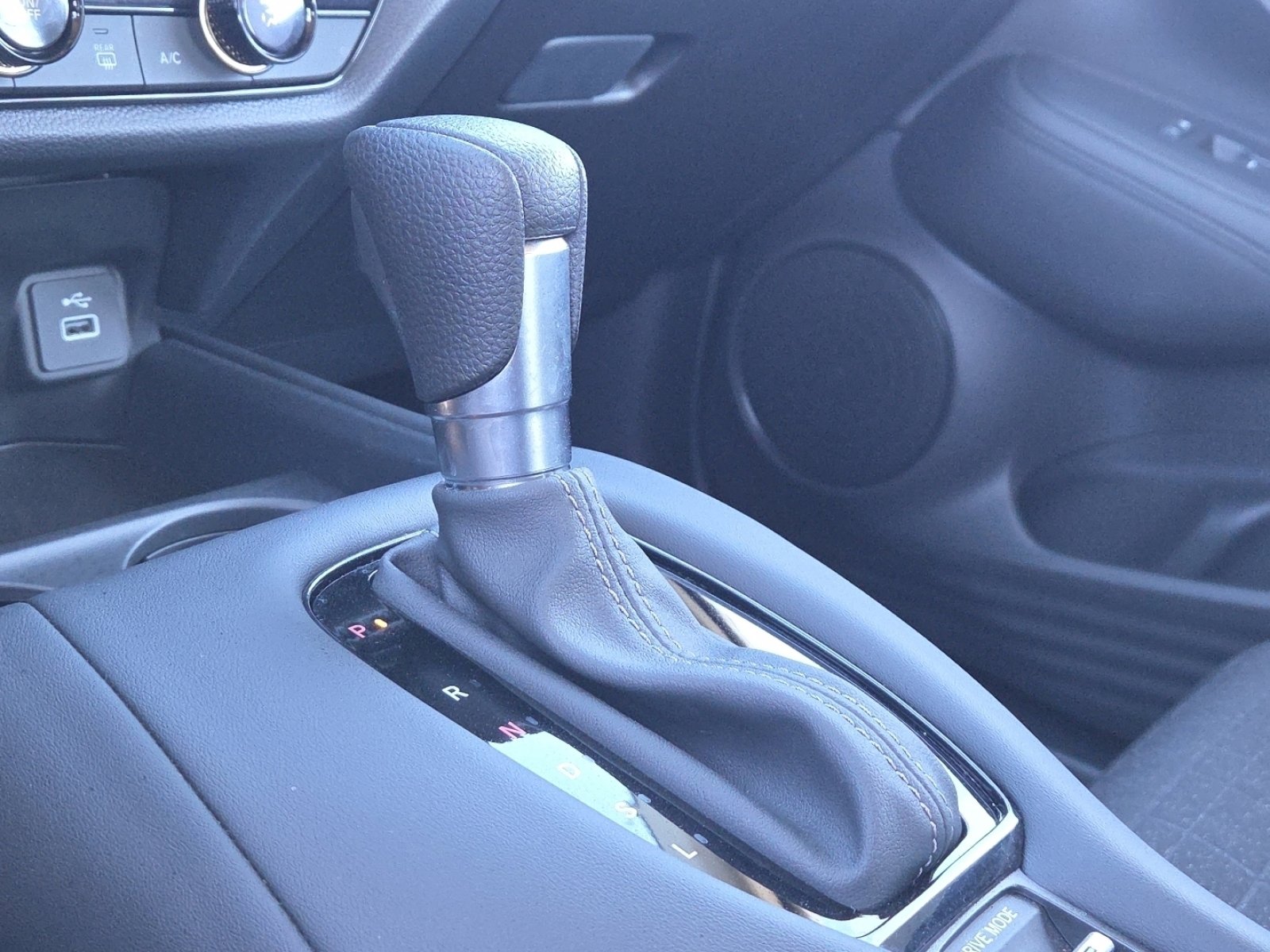 Used 2025 Honda HR-V LX image 28