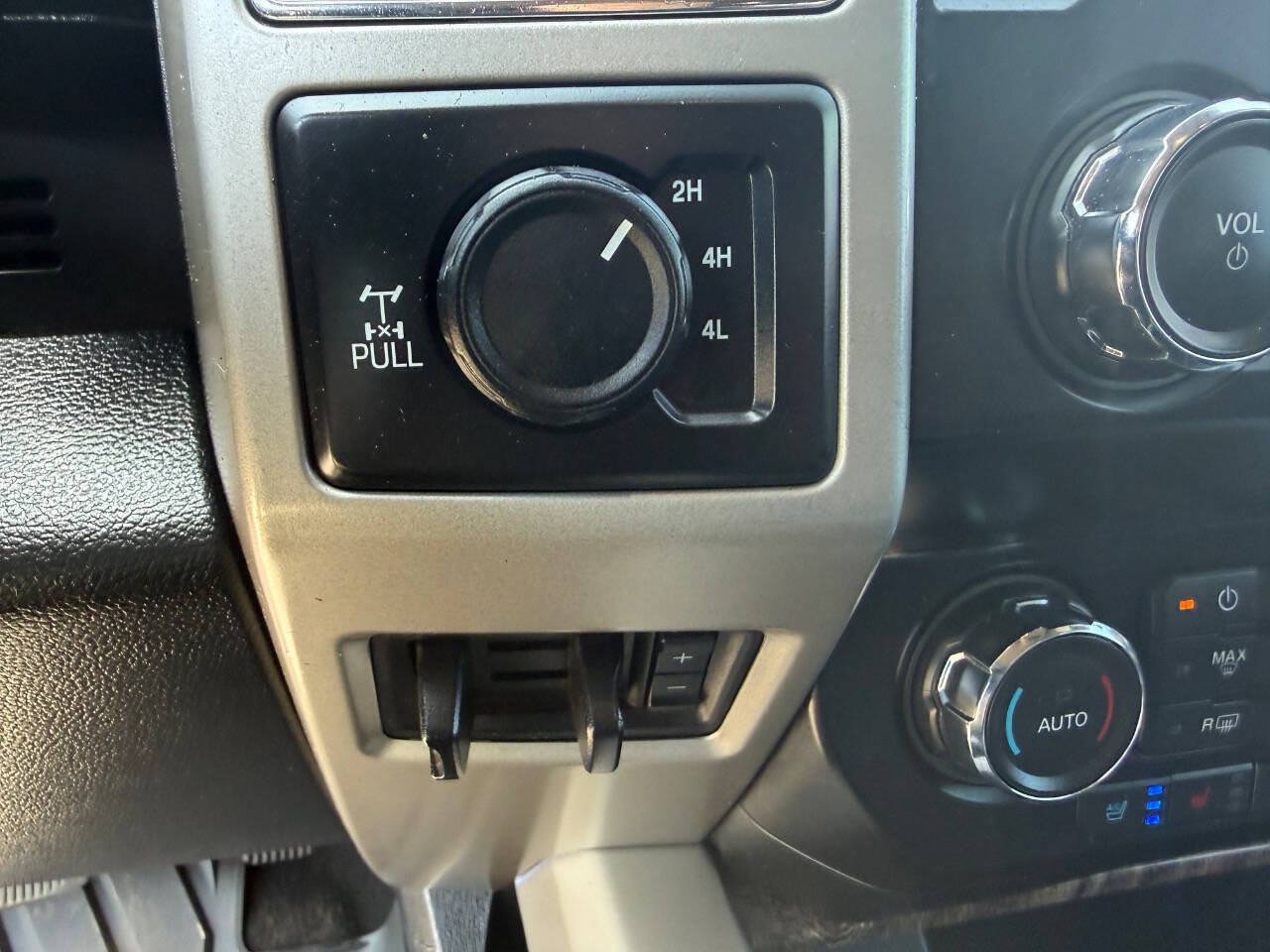 Used 2019 Ford F350 Lariat w/ Lariat Value Package AWD/4WD image 27