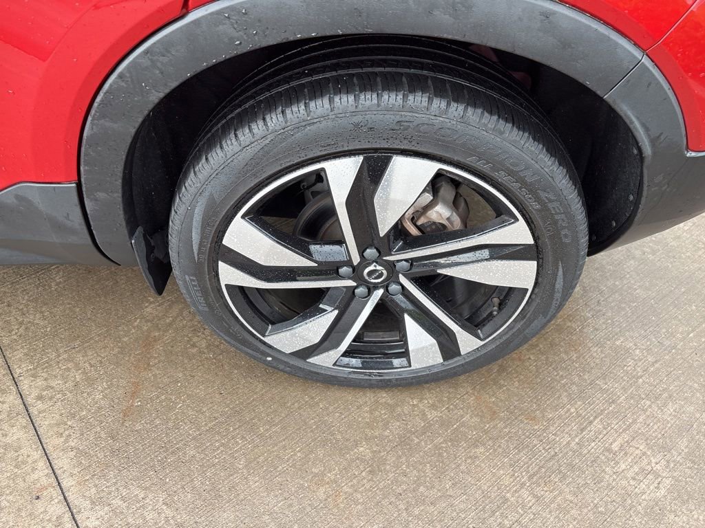 Used 2023 Volvo XC40 B5 Plus w/ Driver Assist Package AWD/4WD image 15