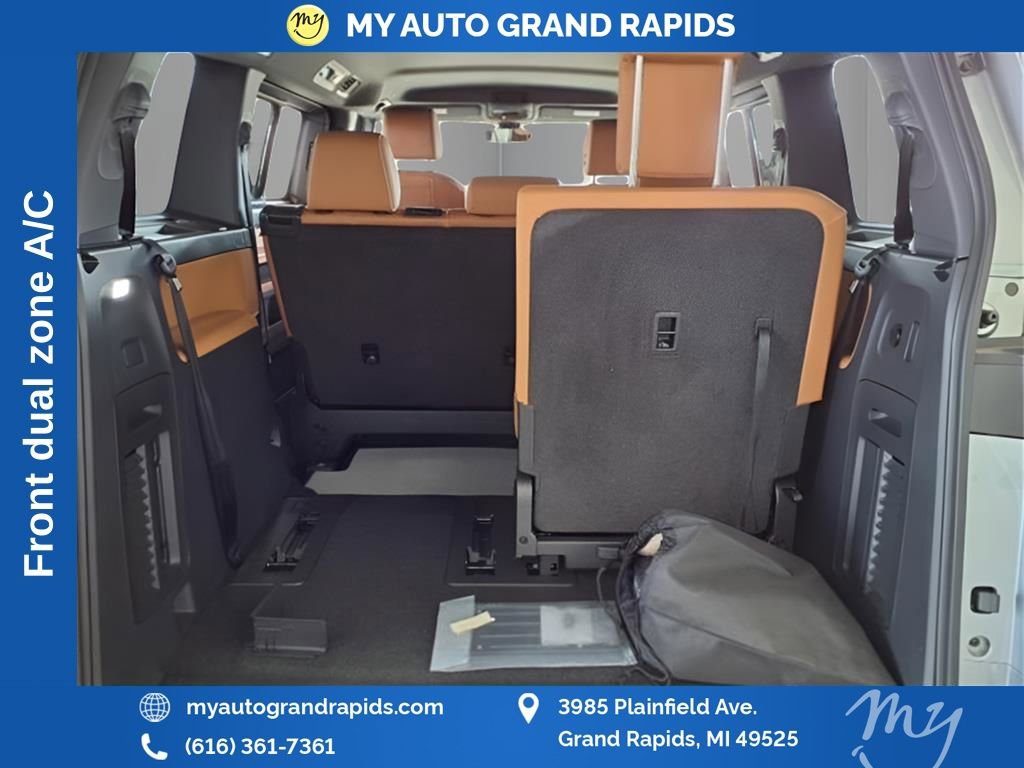 Used 2025 Volkswagen ID. Buzz Pro S RWD image 3