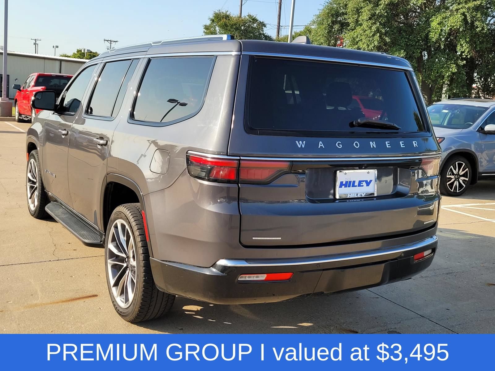 Used 2022 Jeep Wagoneer Series II w/ Premium Group I AWD/4WD image 3