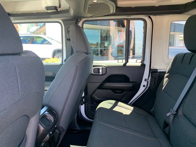Used 2025 Jeep Wrangler Unlimited Sahara AWD/4WD image 15