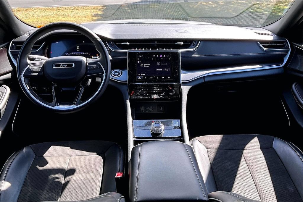 Used 2022 Jeep Grand Cherokee L Laredo RWD image 9