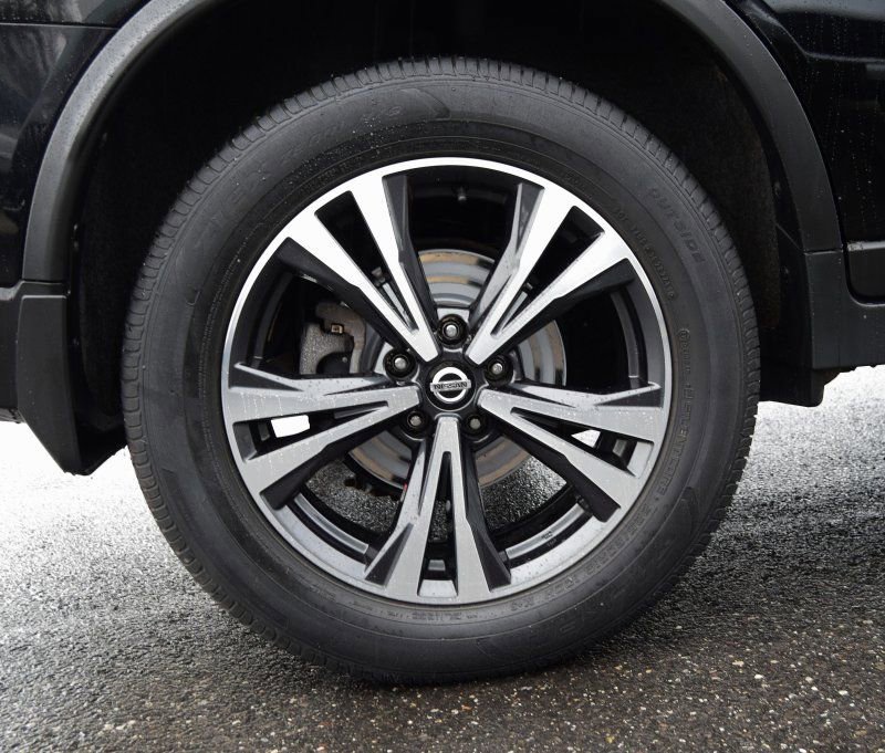 Used 2020 Nissan Rogue SV w/ Premium Package image 34