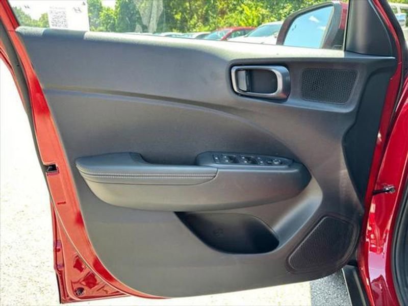 New 2025 Hyundai Venue Limited image 16