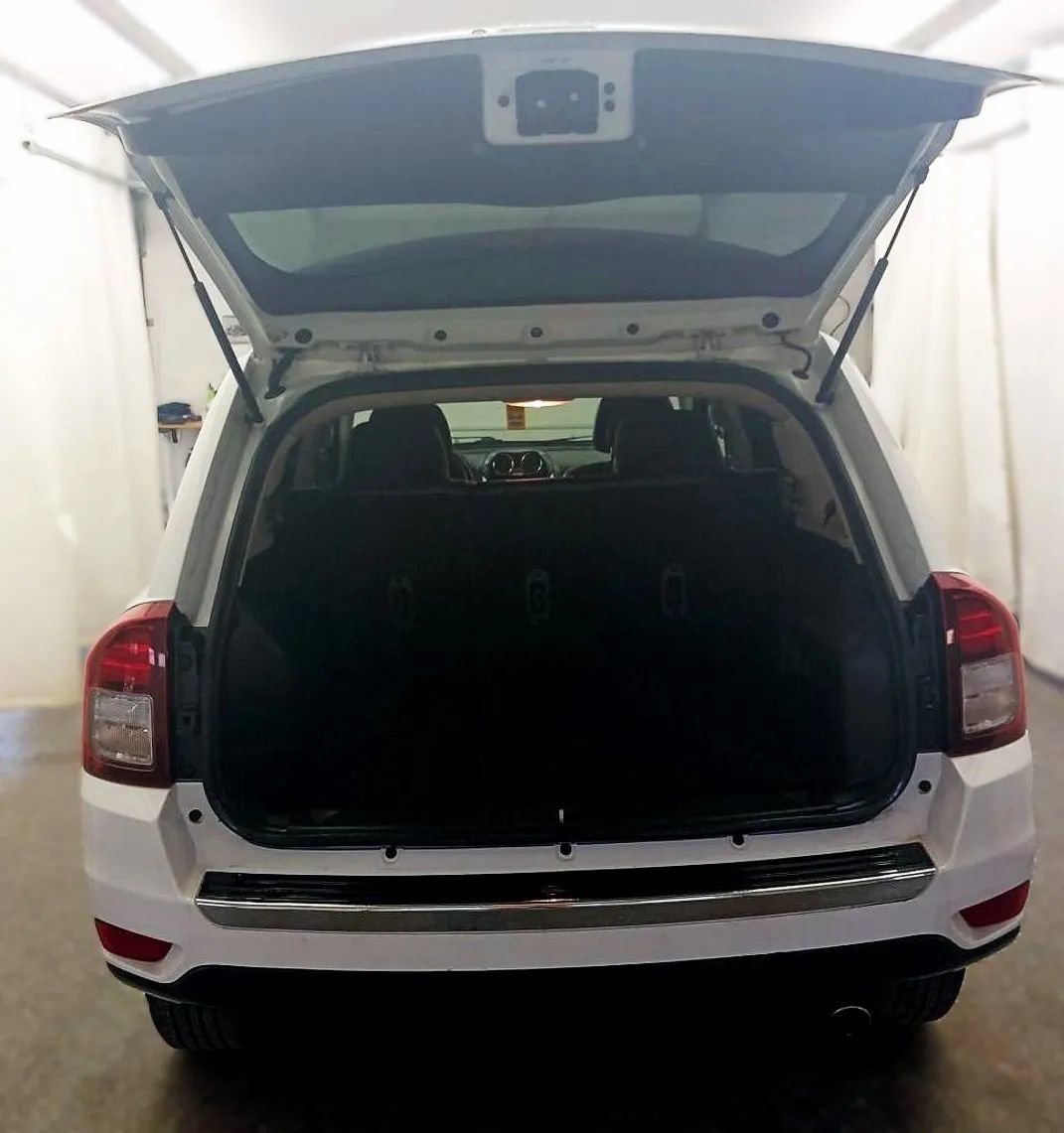 Used 2016 Jeep Compass High Altitude AWD/4WD image 2