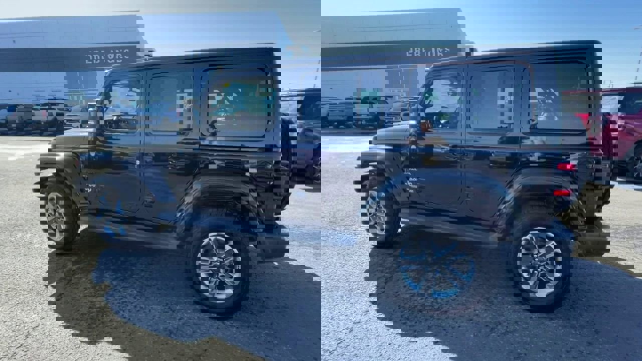 Used 2021 Jeep Wrangler Unlimited Sahara image 3