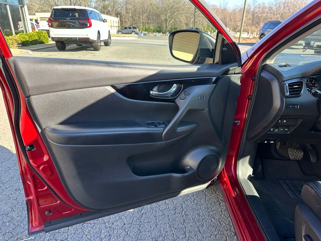 Used 2021 Nissan Rogue Sport SL w/ Premium Package image 14