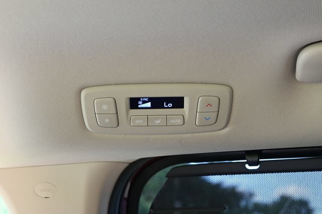 Used 2022 Kia Carnival EX FWD image 27