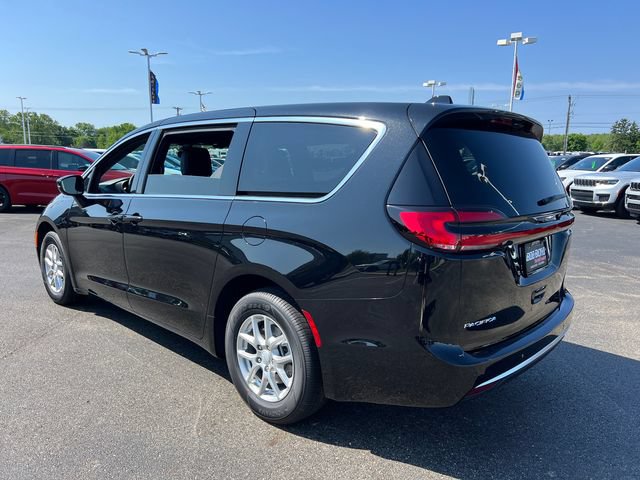 New 2027 Chrysler Pacifica Select w/ Family Tech Group FWD image 5
