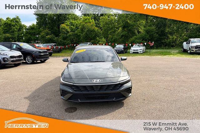 Used 2024 Hyundai Elantra SEL FWD image 2