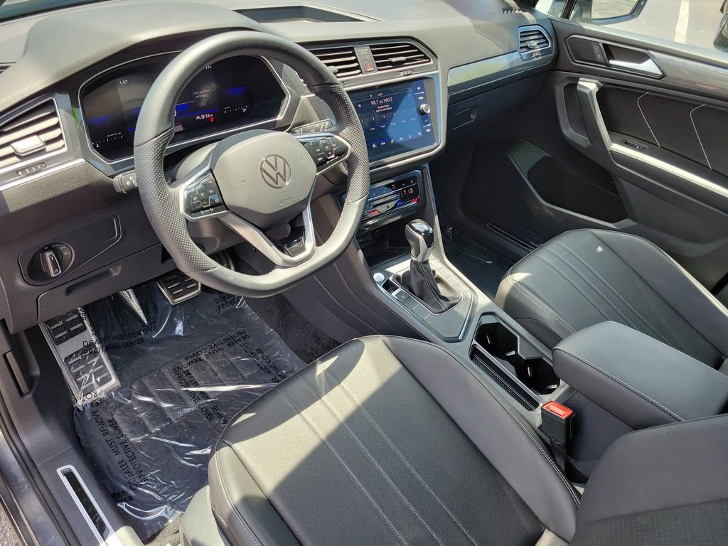 Used 2024 Volkswagen Tiguan SE R-Line FWD image 23