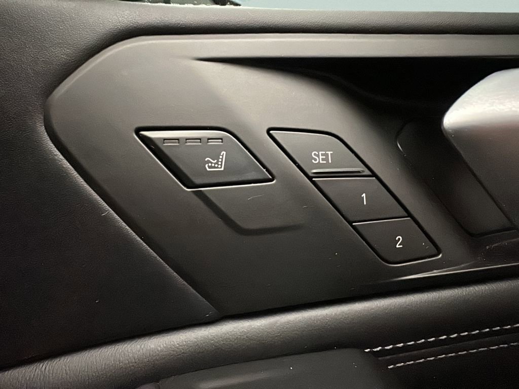 Used 2021 BMW X6 M w/ Executive Package image 17