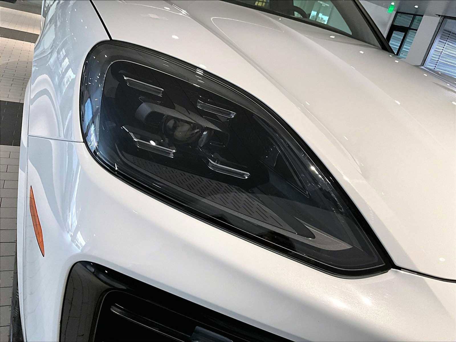 Used 2025 Porsche Cayenne image 15