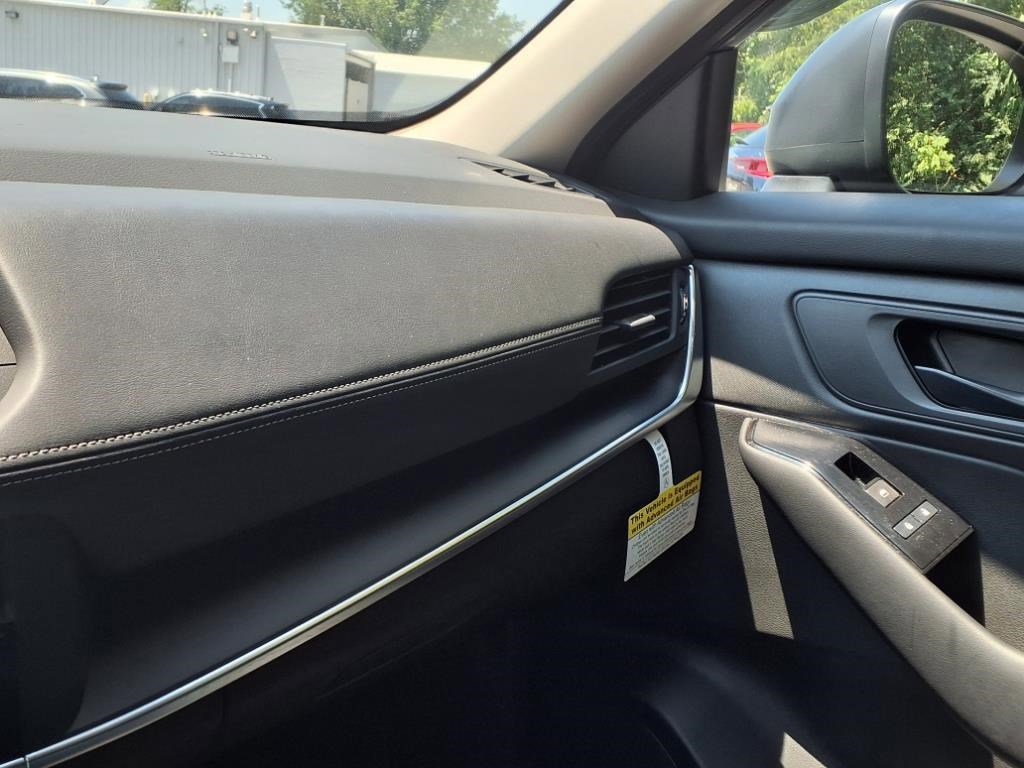 Used 2025 Nissan Rogue S image 19