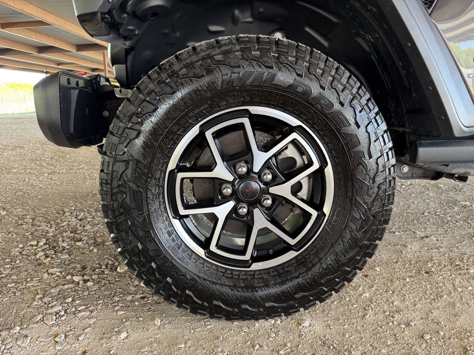 Used 2024 Jeep Gladiator Rubicon w/ Technology Group AWD/4WD image 42