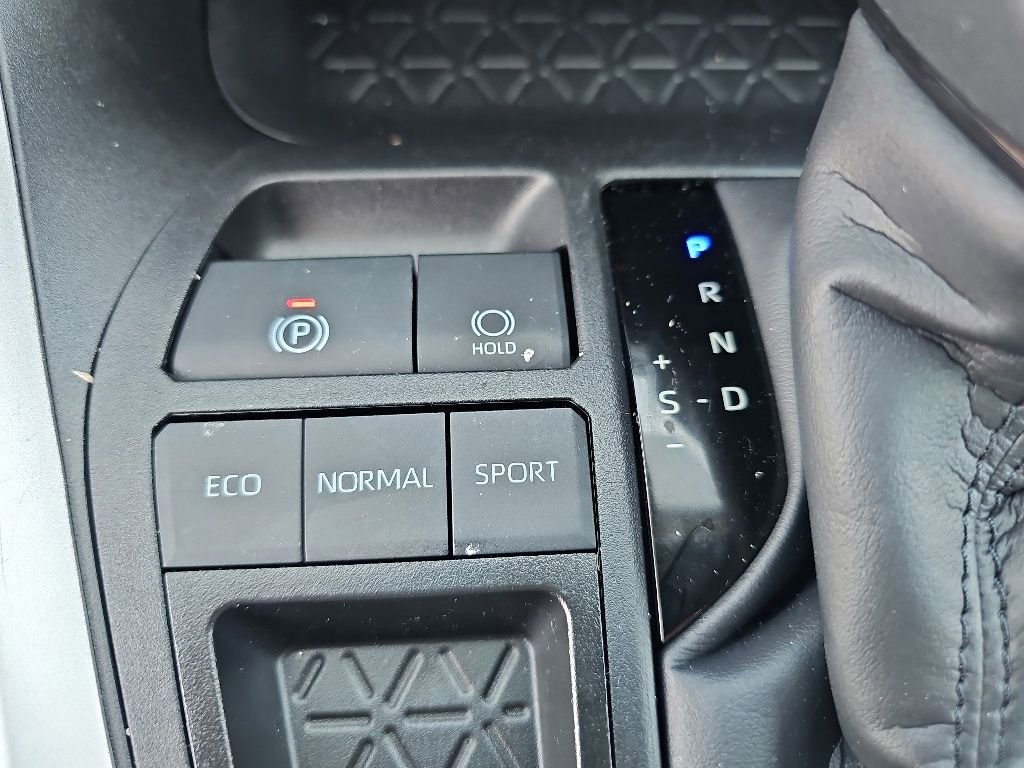Used 2025 Toyota RAV4 XLE w/ Convenience Package FWD image 22